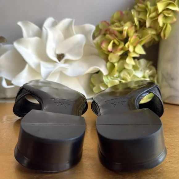 NWOT! Burberry Slide Sandals in Black Leather - Picture 13 of 14